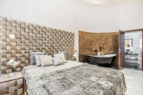 Luxurious 3-bedroom Apartment in The Center
